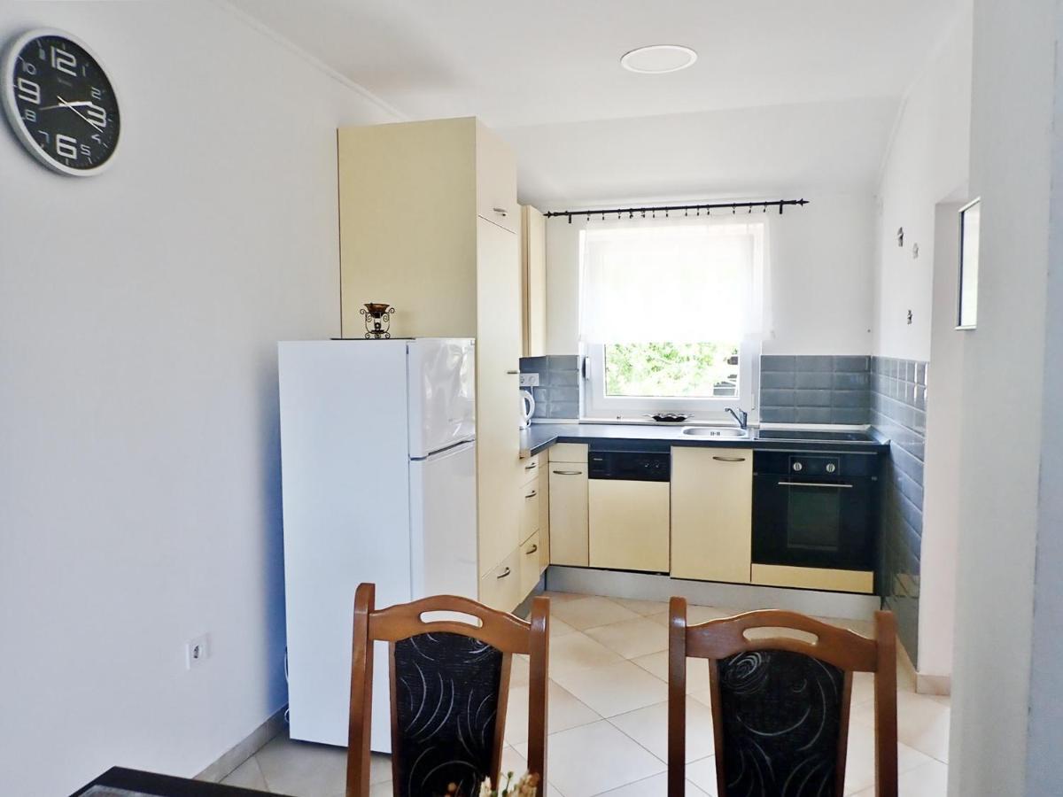 Apartment Maca Starigrad Paklenica Exterior photo